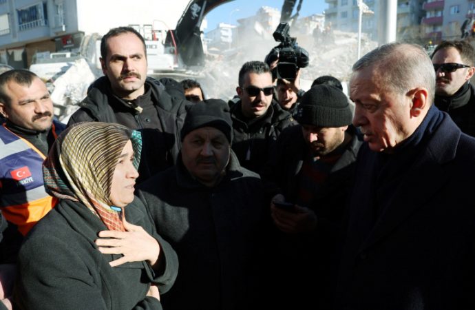 Σεισμός στην Τουρκία: Οργή για τον Ερντογάν – «Ήταν απροετοίμαστος» λέει η αντιπολίτευση
