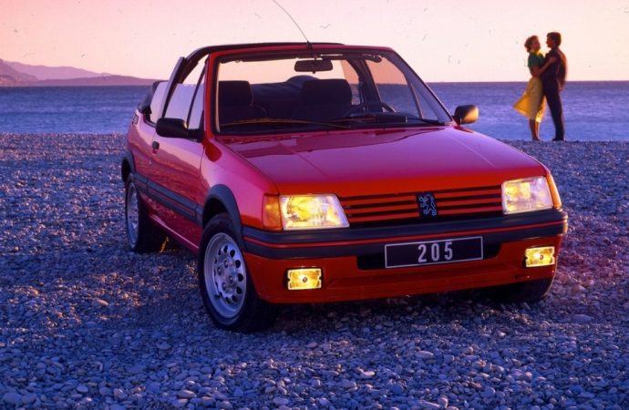 Peugeot 205: Το θρυλικό αυτοκίνητο γίνεται σήμερα 40 ετών (vid)
