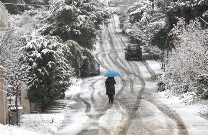 Καιρός – Eκτακτο δελτίο ΕΜΥ: Ερχεται η κακοκαιρία «Μπάρμπαρα» – Χιόνια και στην Αττική