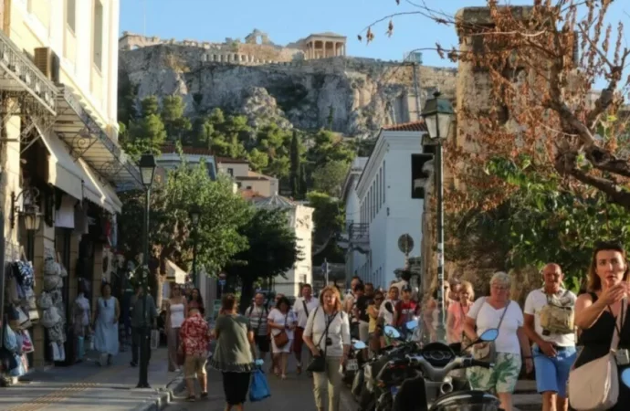 Ποιοι τουρίστες ξόδεψαν τα περισσότερα χρήματα στην Ελλάδα το καλοκαίρι που μας πέρασε