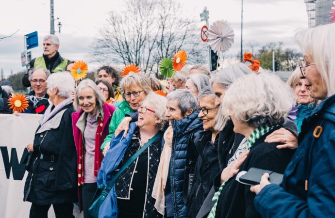 Ένθετο Περιβάλλον: Γιαγιάδες-κλιματικές ακτιβίστριες προσφεύγουν στο δικαστήριο ανθρωπίνων δικαιωμάτων