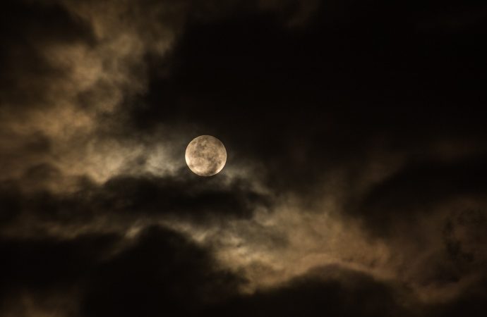 Ροζ Πανσέληνος: Απόψε το πρώτο φεγγάρι της άνοιξης