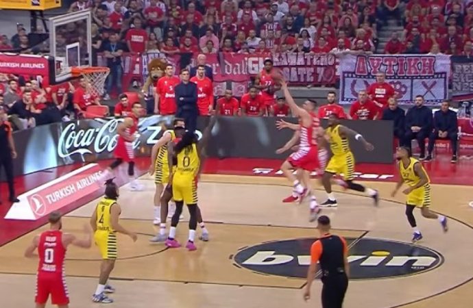 Top10 EuroLeague: Παπανικολάου, Κάνααν και Σλούκας… βάφουν «ερυθρόλευκο» το βίντεο για τα Game 5 (vid)