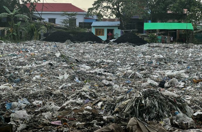 Η Μιανμάρ πνίγεται από τα πλαστικά απόβλητα των δυτικών