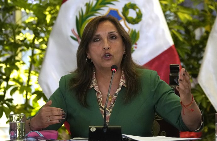 Στην Ουάσιγκτον αύριο η πρόεδρος του Περού – Συζήτηση με Μπάιντεν για τον αγώνα κατά της διακίνησης ναρκωτικών