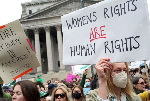 Γαλλία: Κατοχυρώνεται Συνταγματικά το δικαίωμα στην άμβλωση