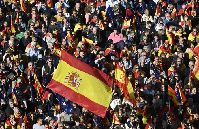Η Ισπανία ενημερώνει τις Βρυξέλλες για το νόμο περί αμνηστίας — Πράσινο φως από την Βουλή για την κατάθεση του νομοσχεδίου