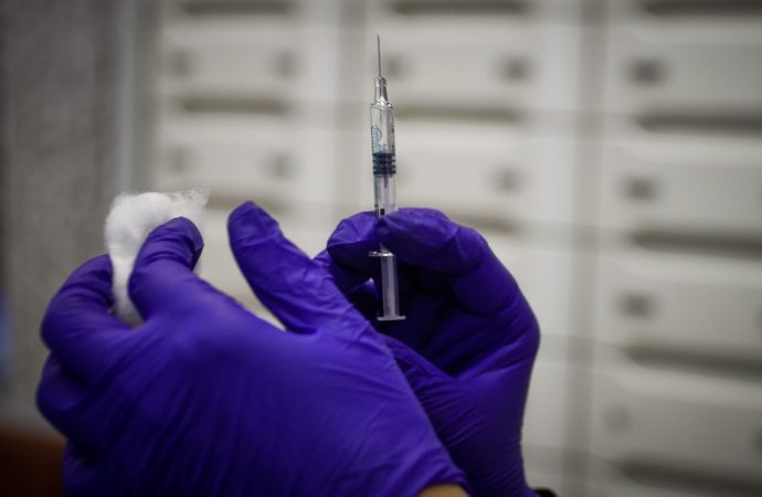 Στους 1.500.000 οι αντιγριπικοί εμβολιασμοί – Oι 1.350.000 διενεργήθηκαν στα φαρμακεία