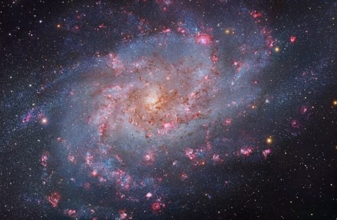 Το τηλεσκόπιο James Webb ανακάλυψε ένα «Κοσμικό Αμπέλι» με 20 γαλαξίες που εκτείνονται στο πρώιμο σύμπαν