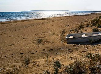 Σε δημόσια διαβούλευση το νομοσχέδιο για τις παραλίες – Τι προβλέπει για αξιοποίηση, ελέγχους και ποινές